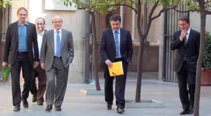 Joan Herrera (ICV), Miquel Iceta (PSC), el presidente José Montilla, Joan Puigcercós (ERC) y Artur Mas (CiU), antes de la reunión.