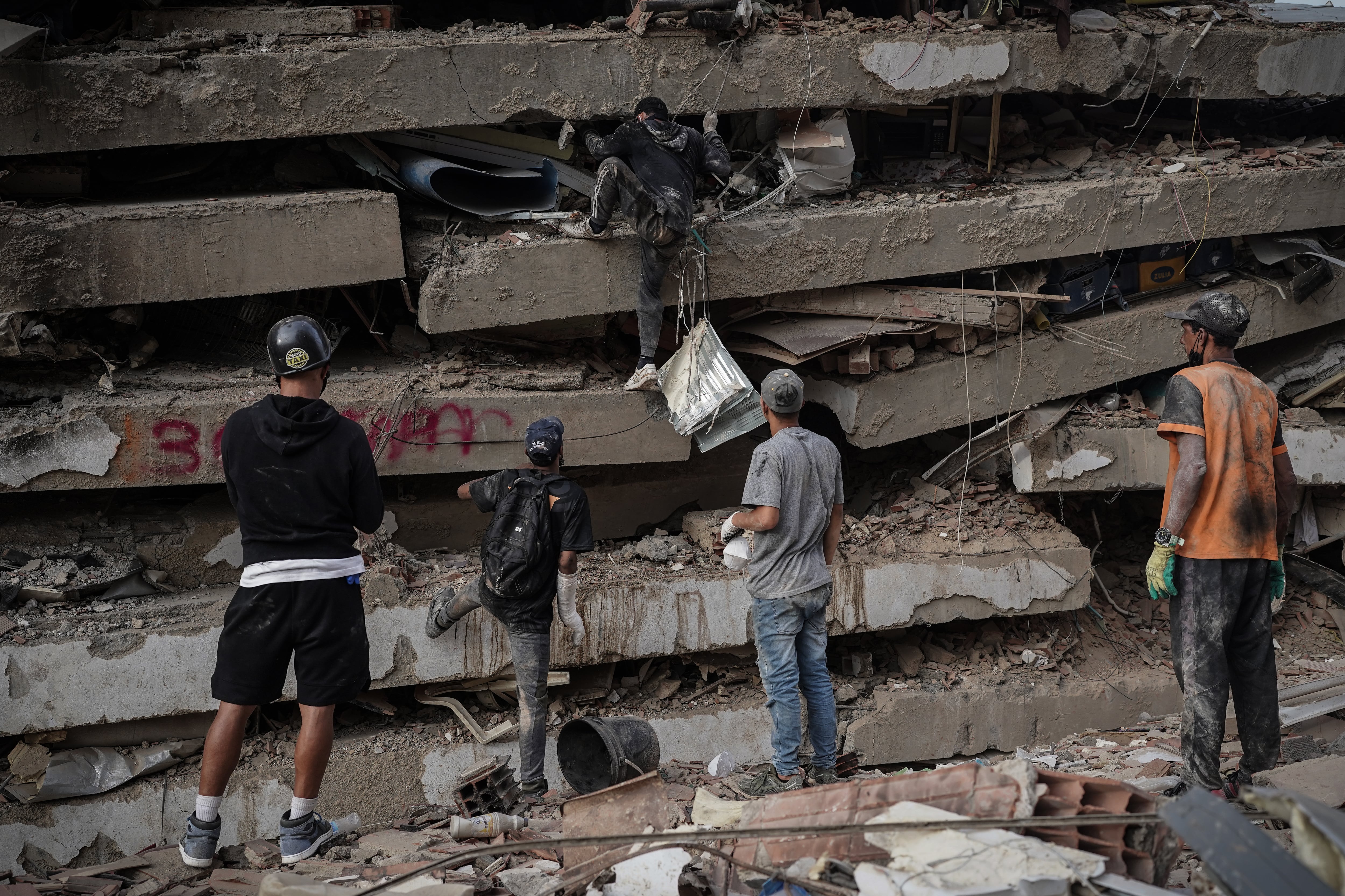 Varios congresistas piden a Trump que levante las sanciones a Venezuela para gestionar la catástrofe del terremoto