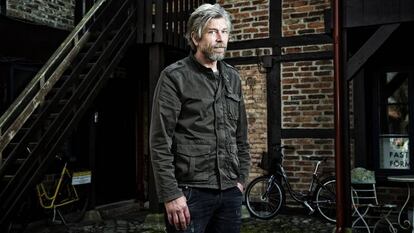 El escritor noruego Karl Ove Knausgård, en el pueblo sueco de Ystad, en diciembre de 2016.