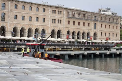 Trabajos de mantenimiento en el &aacute;rea donde se planea construir la nueva marina de lujo.