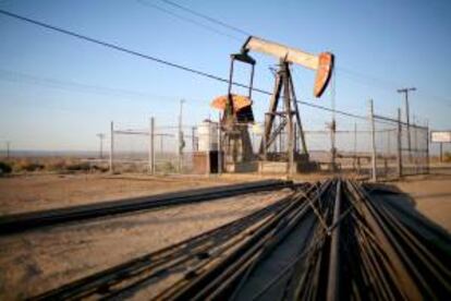 Una bomba de extraccin en un campo petrolfero cerca de Taft, California. EFE/Archivo