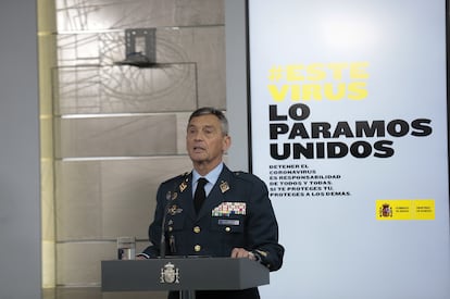 El jefe del Estado Mayor de la Defensa, Miguel Ángel Villarroya, interviene en la comparecencia para informar sobre los datos actualizados del coronavirus.