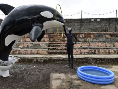 Instalação em Dismaland, uma paródia dos parques aquáticos.