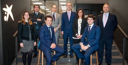 Equipo de CaixaBanK: de pie: Natalia García, Í. de las Cuevas, Lorenz Altenburg, A. Sanz-Pastor, Mónica Ferrari y Miguel Lafont. Sentados: Eugenio Tubio y Álvaro Aguilar.