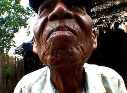 Don Manuel, maestro curandero grabado por Eloi Ysàs en el vídeo <i>Sierra y Selva, arte chamánico en Perú.</i>