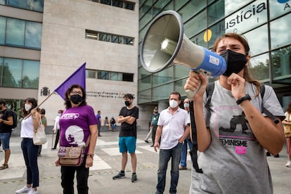 Concentración del Movimiento Feminista con motivo del primer juicio por las multas impuestas a raiz de las huelgas del 8 de Marzo de 2018 y 2019.