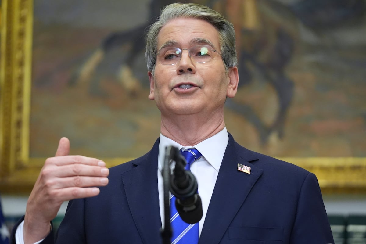 The United States imposes new sanctions related to Venezuela