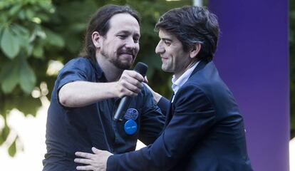 Iglesias y Suárez, durante el mitin de este miércoles en la Praza Vella de Ferrol.