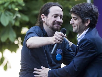 Iglesias y Suárez, durante el mitin de este miércoles en la Praza Vella de Ferrol.