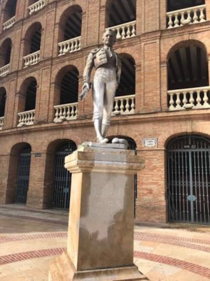 La figura manchada de Manolo Montoliu.