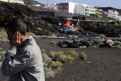 El concejal de Seguridad de El Pinar, Jesús Pérez, ayer tras sobrevolar la zona de la erupción.