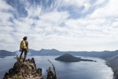 Área de trilhas ao redor de Crater Lake, em Oregon (EUA).