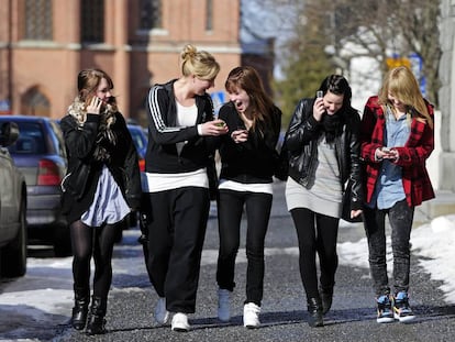 Finlandia es por segundo año consecutivo el país más feliz del mundo y su juventud goza de una gran calidad de vida. En la imagen, un grupo de adolescentes finlandesas.