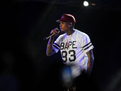 El rapero Chris Brown durante un concierto en 2015, en Port-au-Prince (Haití).