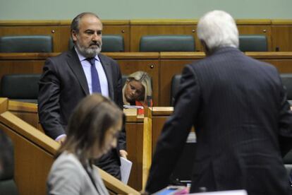 El popular Carlos Olazábal, en un momento del pleno de ayer.