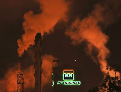 Uma das fábricas da Petrobras em Cubatão (SP).