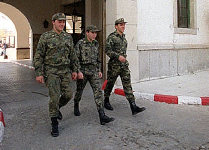 Manuel Infantas, Antonio Candela y Luis Rodríguez, a su salida del cuartel de Canillejas.