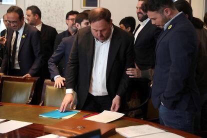 El líder d'ERC, Oriol Junqueras, conversa amb el portaveu d'ERC al Congrés, Gabriel Rufián (a la dreta), a la Cambra baixa.