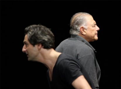 Ernesto Alterio y Carme Elías, en la representación de <i>Edipo rey,</i> de Sófocles, con dirección de Jorge Lavelli, en el Teatro Romano de Mérida.