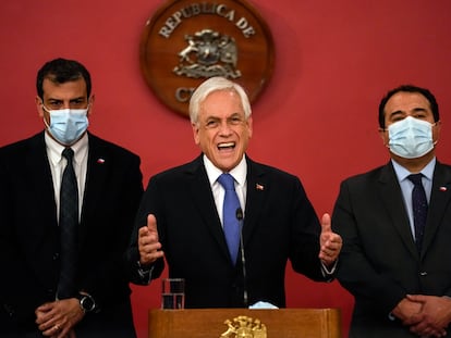 El presidente de Chile, Sebastián Piñera, anuncia el estado de excepción en las regiones de Araucanía y Bío Bío, este 12 de octubre desde el palacio de La Moneda.