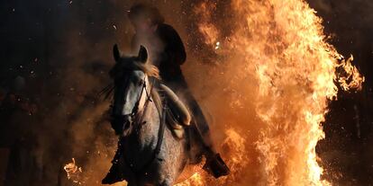 Fiesta de las Luminarias de San Bartolomé de Pinares en Ávila.