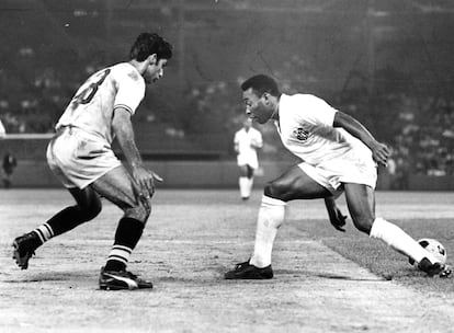 Pelé durante un partido con el Santos en 1968. 