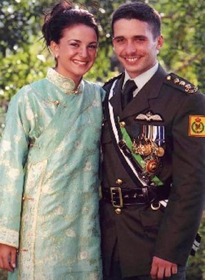 Los últimos en unirse a esta lista de próximos nacimientos han sido el príncipe Hamzah y la princesa Noor Hamzah de Jordania. Ambos celebraron su boda también en mayo de 2004, en una ceremonia privada. Tras dos años de convivencia, la pareja espera el nacimiento de su primer hijo para la próxima primavera. Así, el rey Hussein y la reina Noor serán abuelos por primera vez.