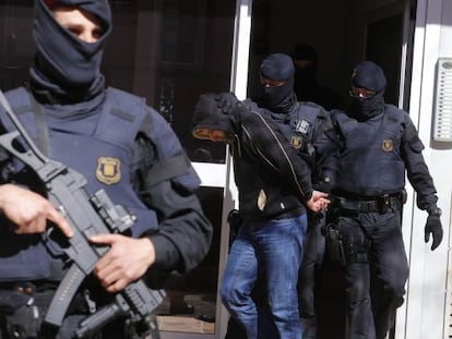 Un dels detinguts en l'operació a Sabadell.