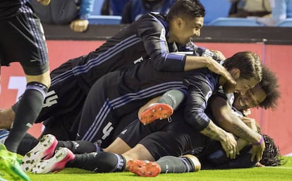 Comemoração dos jogadores do Real após gol de Cristiano Ronaldo contra o Celta.