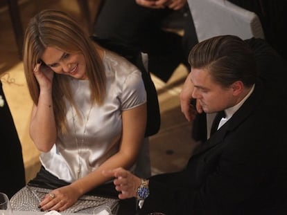 La modelo Bar Refaeli y el actor Leonardo DiCaprio se han mostrado de lo más cariñosos en la gala Cine por la Paz que se ha celebrado coincidiendo con el Festival de Cine de Berlín. Hasta la ciudad alemana se desplazó Dicaprio, al que también acompañó su madre, para presentar la última película de Martin Scorsese, <i>Shutter Island</i>. Después de su reconciliación, la pareja ha paseado su amor por Italia, Francia y México.