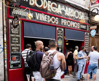 Bodega de la Ardosa, in the Madrid neighborhood of Malasaña, which will be one of the busiest in Madrid during World Pride, from June 23 to July 2.