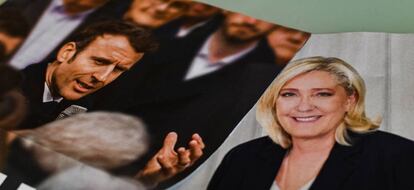 Carteles electorales de Emmanuel Macron y Marine Le Pen antes de la segunda vuelta.