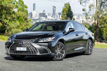 un modelo del automóvil Lexus comprado por los ministros de la Corte Suprema