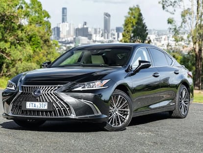 un modelo del automóvil Lexus comprado por los ministros de la Corte Suprema