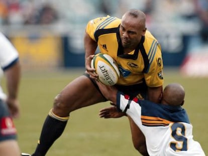 Jonah Lomu en un partido en 2002. 