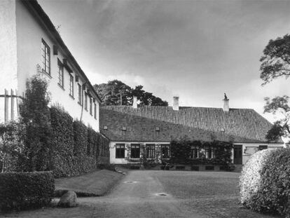 Fotografía de 1957 de la casa de Karen Blixen en Rungstedlund (Dinamarca).