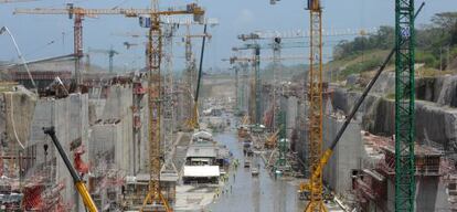 Obras de construcción de ampliación del canal de Panamá a cargo de Sacyr.