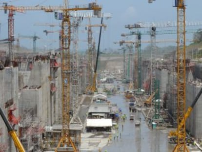 Obras de construcción de ampliación del canal de Panamá a cargo de Sacyr.