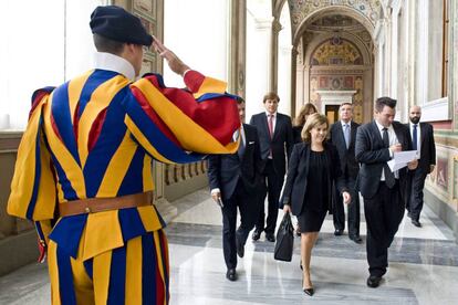 La vicepresidenta del Gobierno, Soraya S&aacute;enz de Santamar&iacute;a, en la sede del Vaticano.