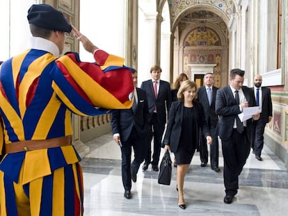 La vicepresidenta del Gobierno, Soraya S&aacute;enz de Santamar&iacute;a, en la sede del Vaticano.