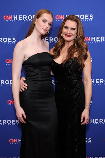 Grier Henchy y Brooke Shields en el evento solidario CNN Heroes: An All-Star Tribute.