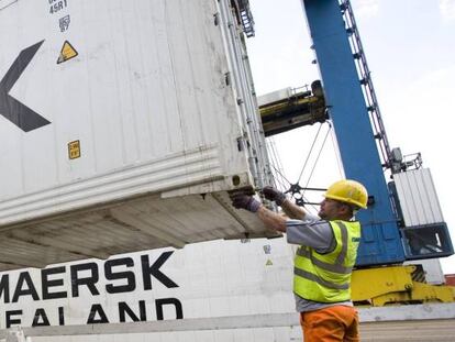 Maersk mejora sus previsiones de beneficios de 2020 pese a la menor demanda de contenedores