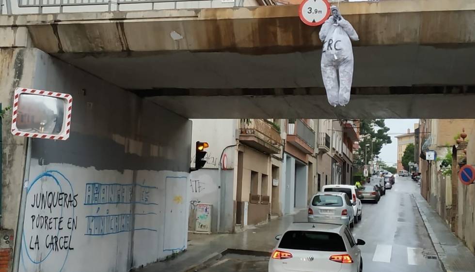 El muñeco de Junqueras colgado en un puente de Sant Vicenç dels Horts también se ideó desde ERC 