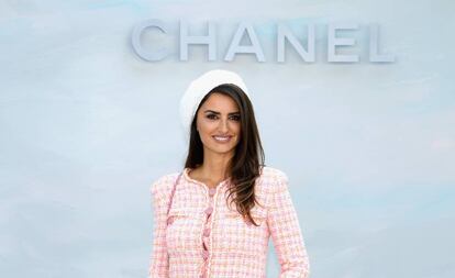 Penélope Cruz en el desfile de Chanel de alta costura otoño-invierno 2018/2019 celebrado el 3 de julio en París.
