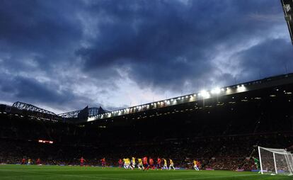 Vista del estadio Old Trafford durante la semifinal de fútbol entre Corea del Sur y Brasil.