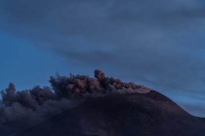 El semáforo de alerta volcánica  Amarillo Fase 2;  contemplan los siguientes escenarios.

Algunas explosiones de tamaño menor a moderado.

Ocurrencia de tremor de amplitud variable.

Caída de ceniza de leve a moderada en poblaciones cercanas y en algunas ciudades más lejanas.

Expulsión de fragmentos incandescentes dentro del radio de exclusión de 12 kilómetros.
