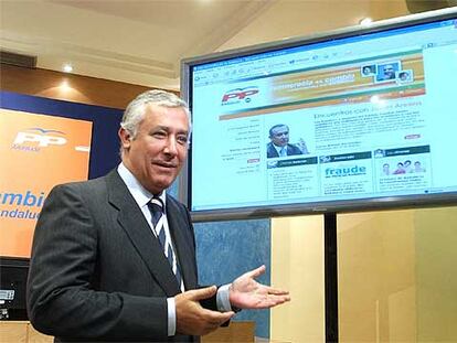 Arenas presentó ayer la nueva página web del PP.