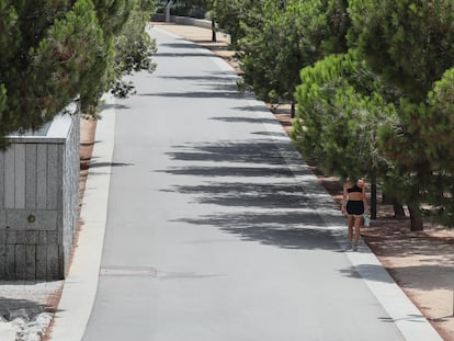 Un Madrid Río casi desierto a causa de las altas temperaturas de este jueves.