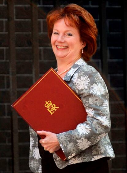 Hazel Blears, ayer, de camino a Downing Street.