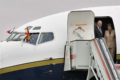 El presidente de Chile, Ricardo Lagos, ha llegado hacia las 12.15 horas a Salamanca procedente de Madrid, donde asistió al desfile militar de la Fiesta Nacional. Poco antes, aterrizó el avión del gobernante costarricense, Abel Pacheco. Hoy, han llegado los líderes de Honduras, Colombia, México, Paraguay, República Dominicana, Uruguay, Panamá, Portugal, Brasil y Venezuela. Para mañana, viernes, se esperan los presidente de Perú, Argentina y Bolivia.